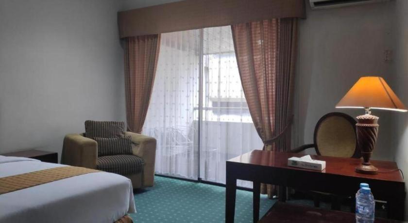 New Grand Park Hotel 泗水 外观 照片